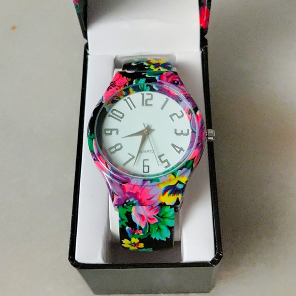Quartz Accessories - QUARTZ CUFF WATCH
